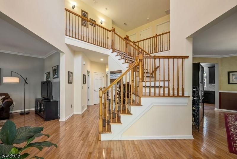DRAMATIC FOYER ENTRANCE
