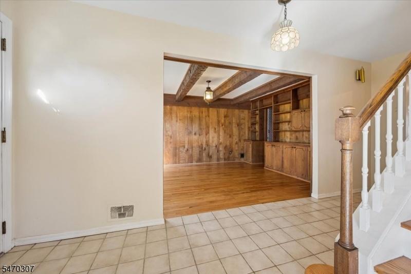 foyer / Fam Room