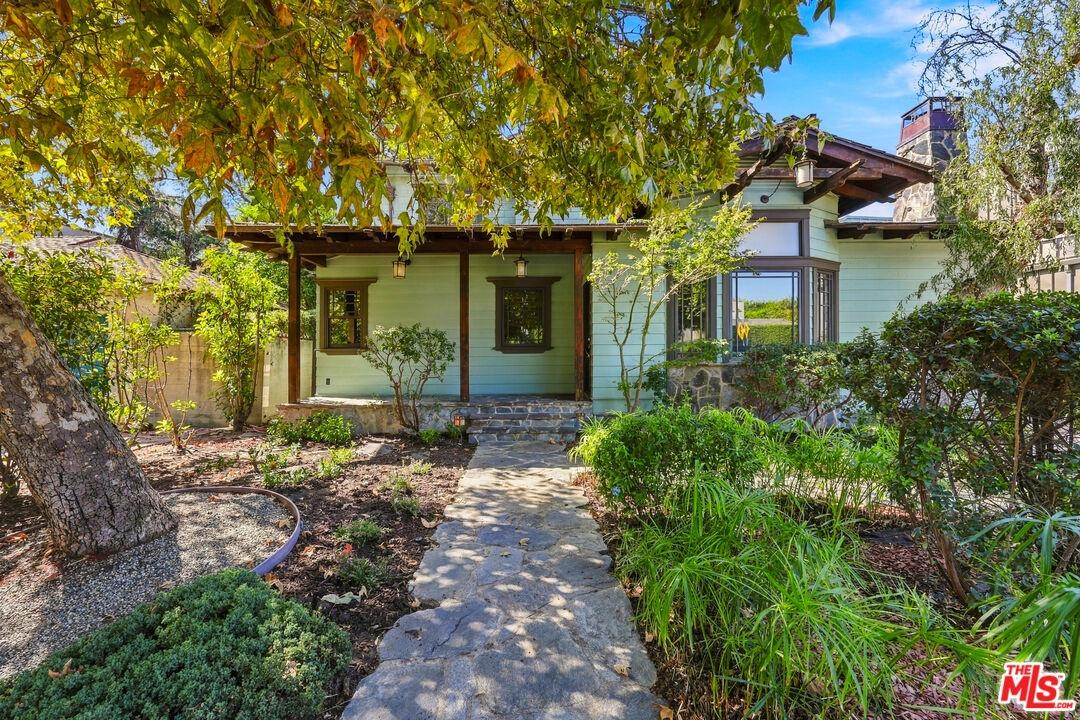 Front House - Walkway