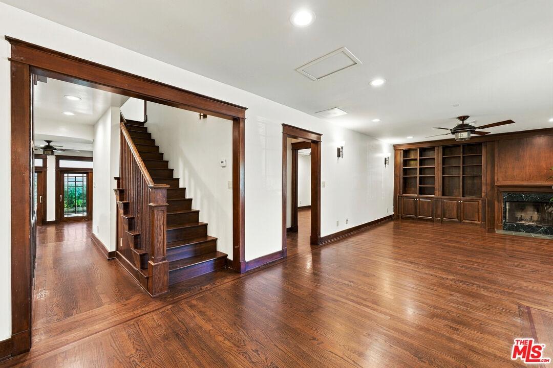 Dining to Stairs
