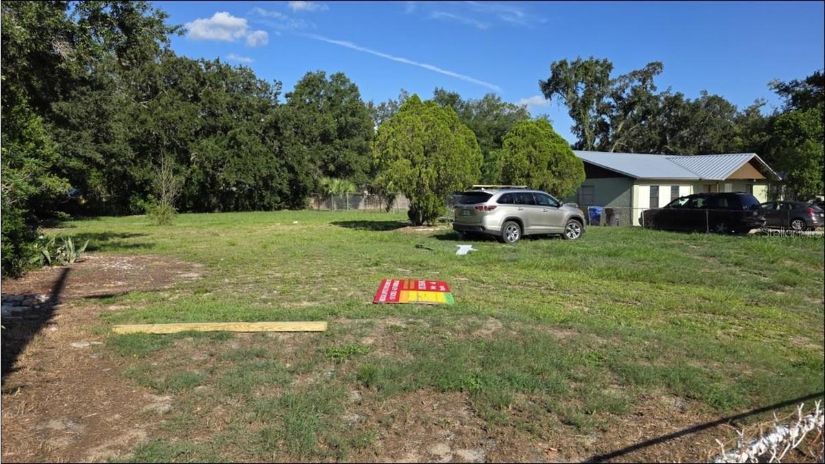 Front vacant parcel on Kings Ave
