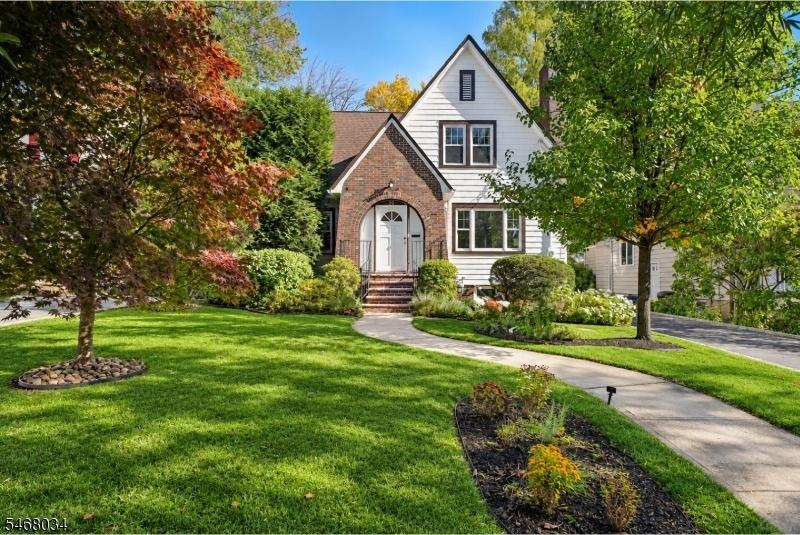 Fabulous Colonial
