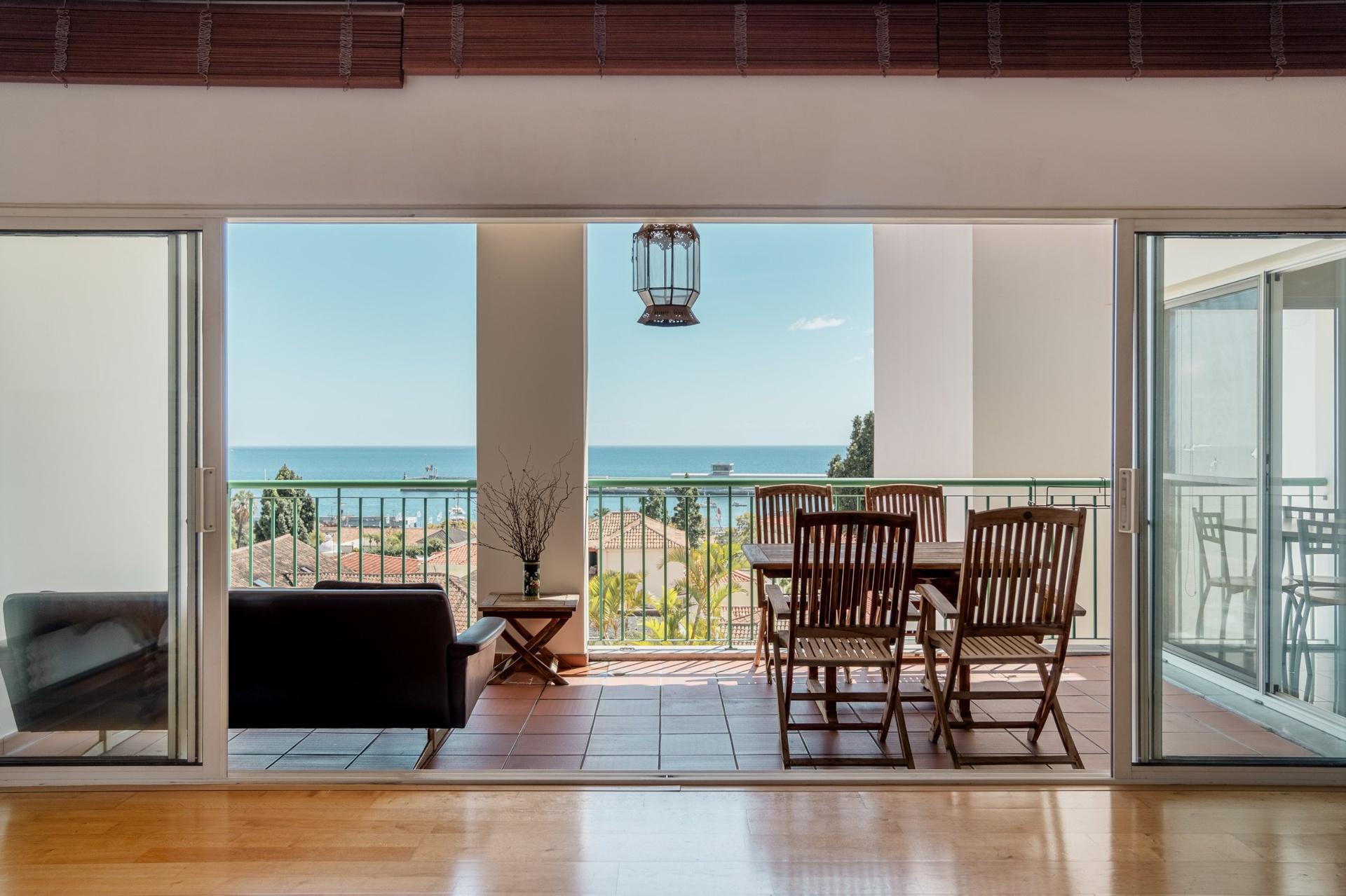 Balcony - seaviews | Varanda  - vista de mar