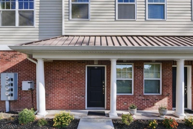 End Unit Townhouse etrance