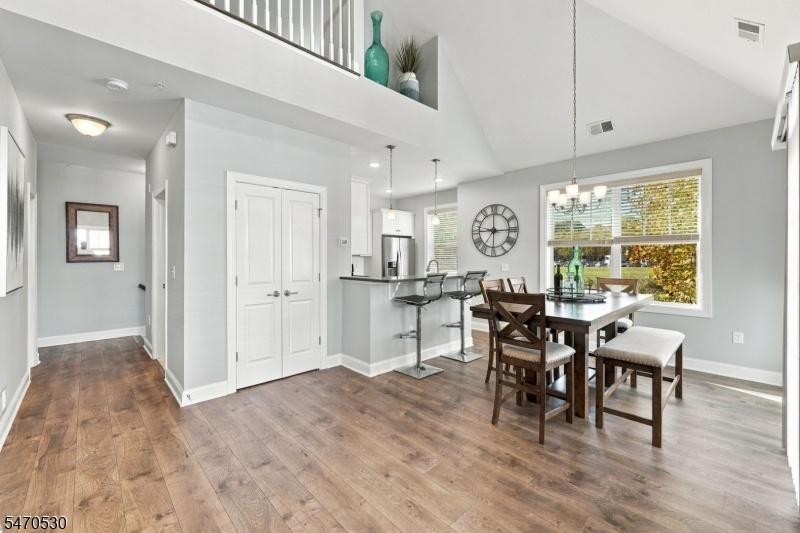 Entrance/Dining Area