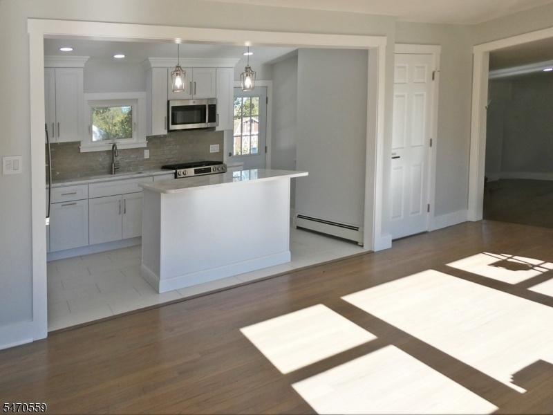 Dining area to kitchen