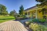 Smooth flowing front walkway
