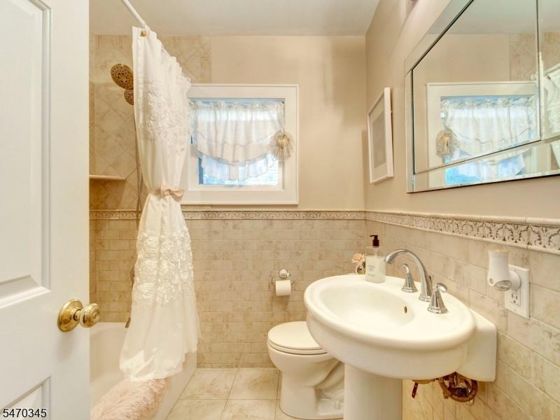 1st floor bath