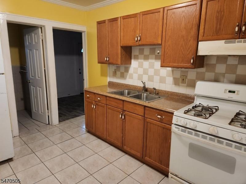 Kitchen-Unit 1