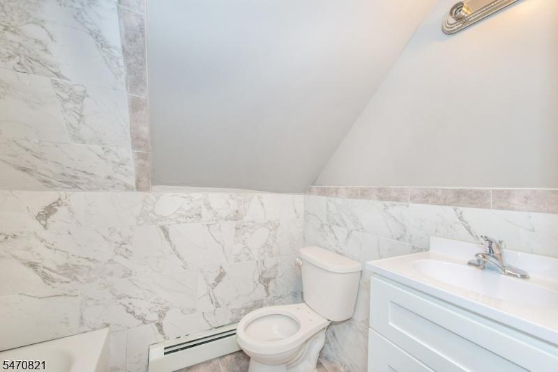 floor 3 bathroom