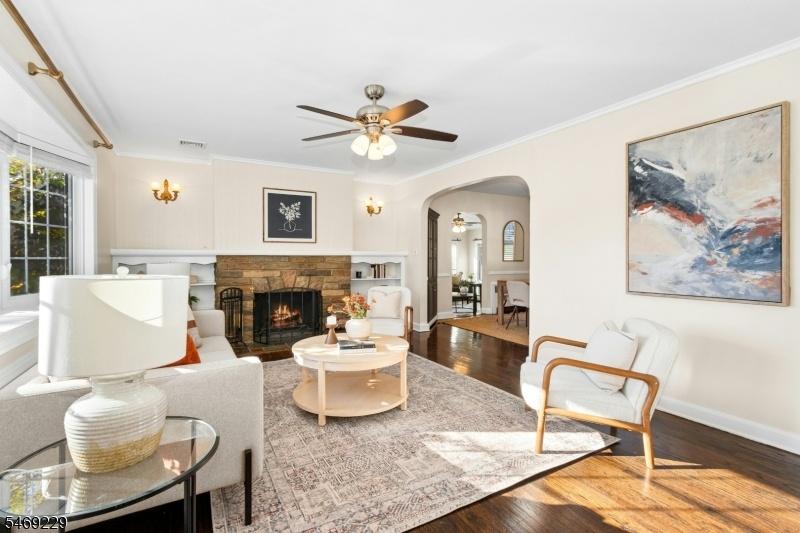 Living room with Fireplace
