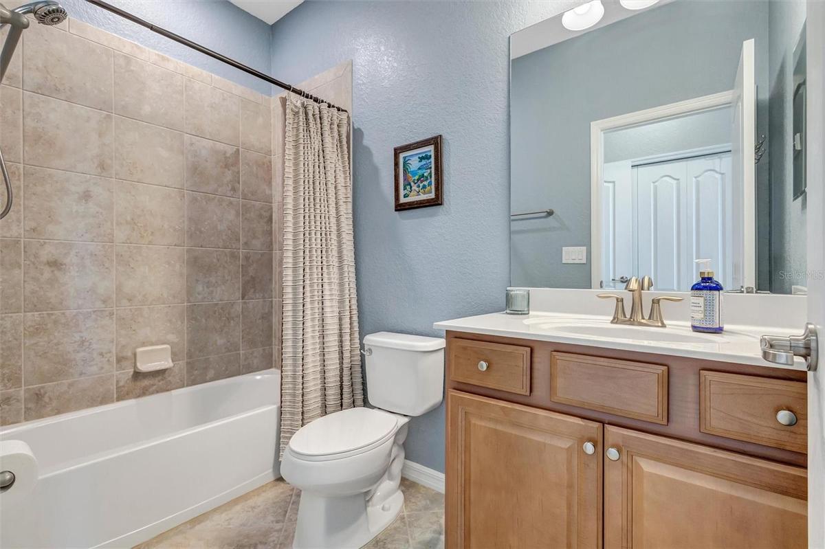 Guest ensuite bathroom