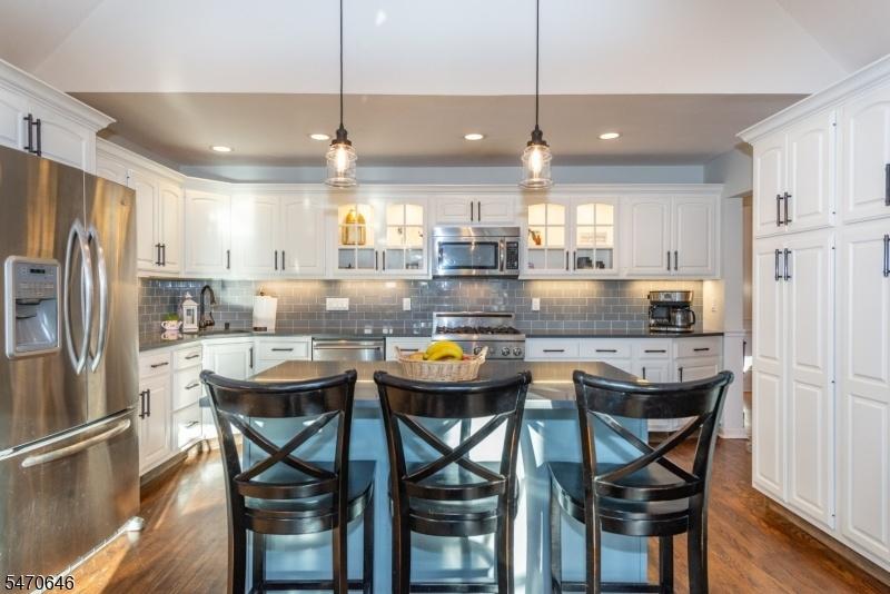 Eat-in Kitchen