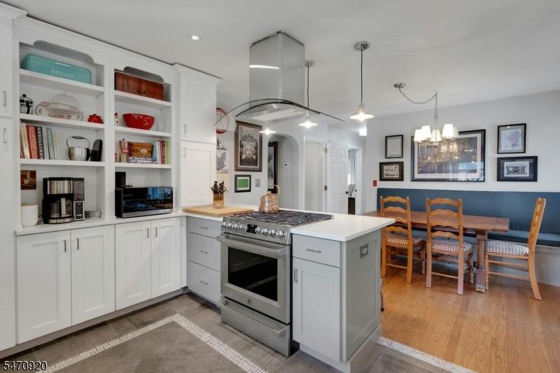 Stunning range hood