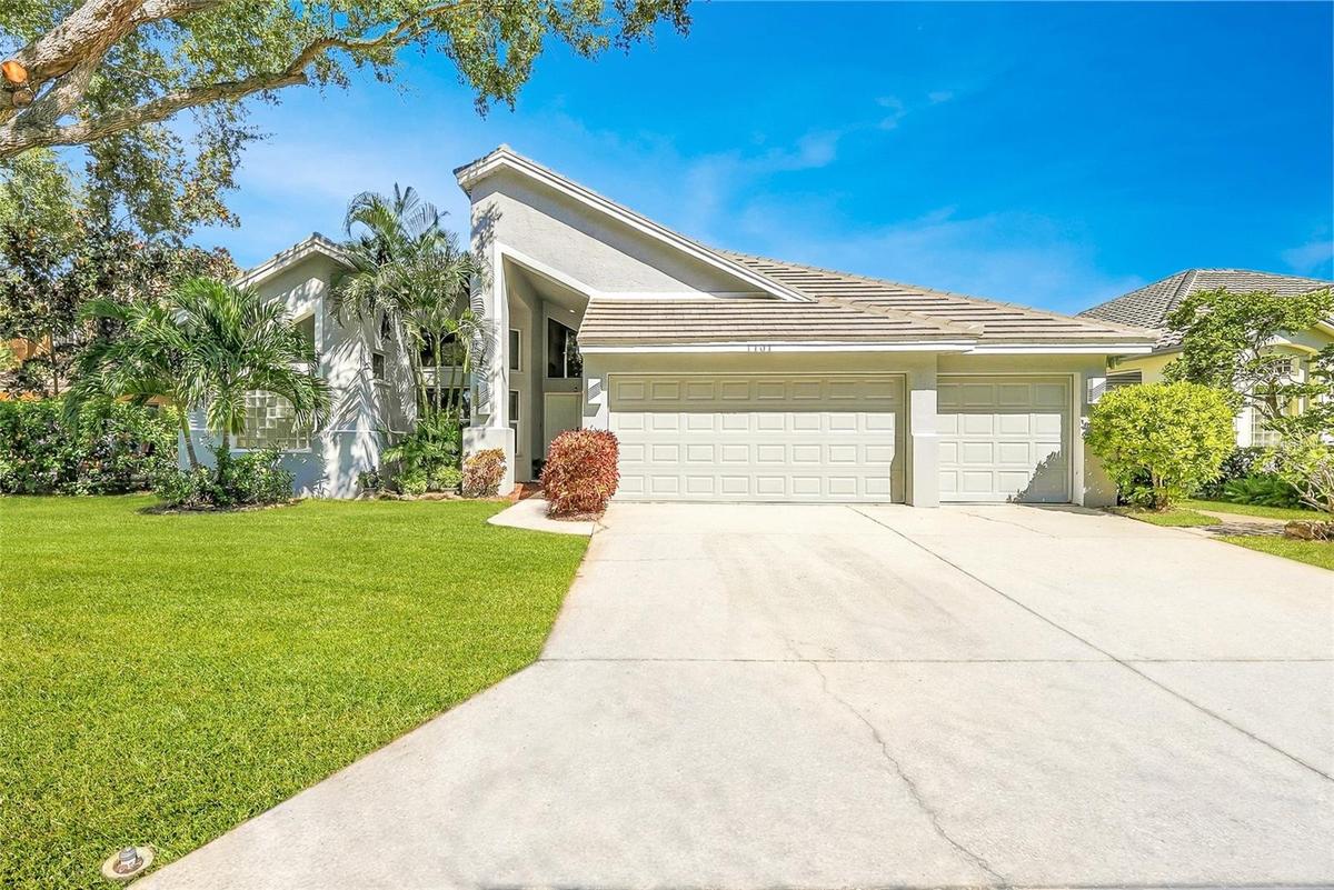 Welcome to this stunning single-level 4/3.5/3 in Placido Bayou.
