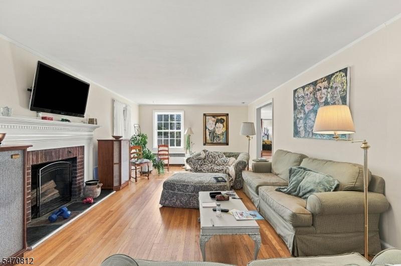 Living room w fireplace