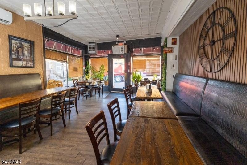 Milo Cafe & Restaurant