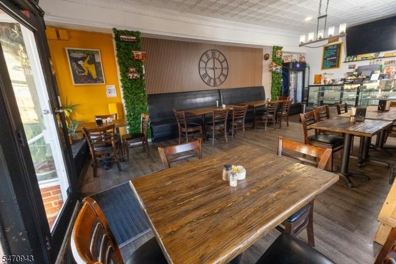 Milo Cafe & Restaurant