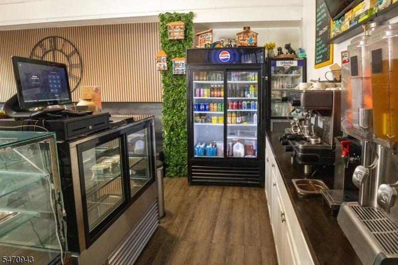 Milo Cafe & Restaurant