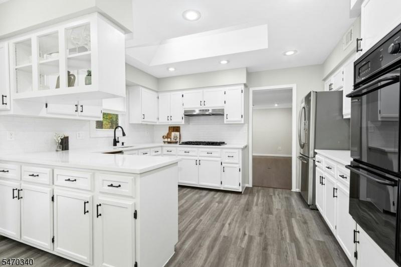 Eat-in-Kitchen