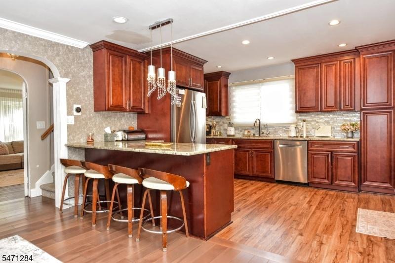 Eat-In Kitchen
