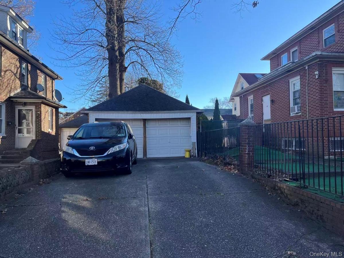 Driveway & Parking Garage