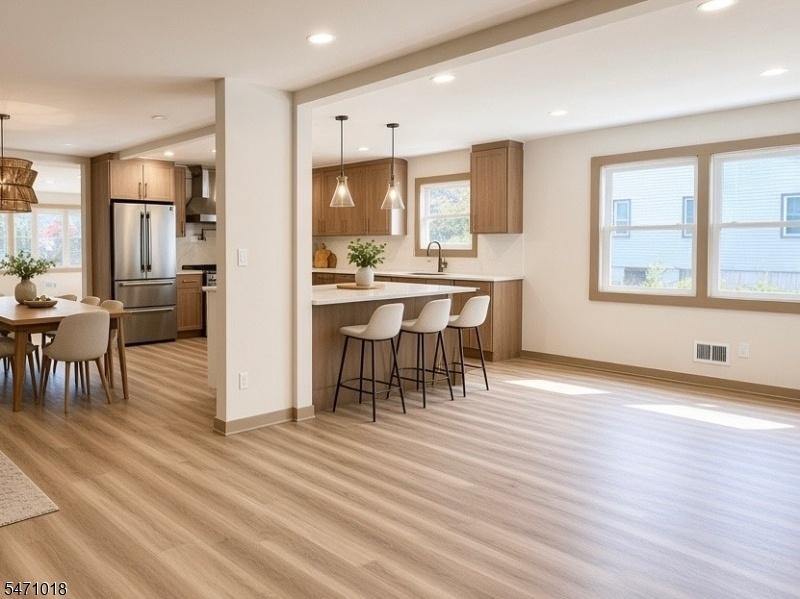 Open floorplan - virt. staged