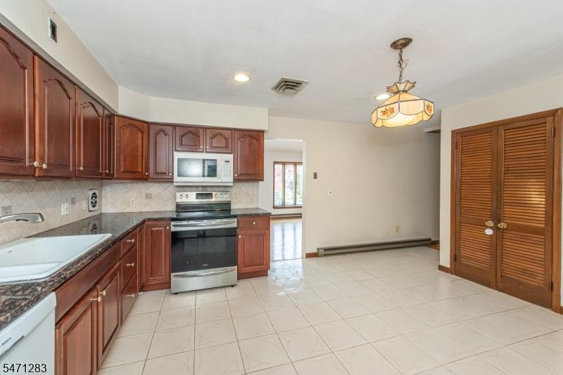 1ST FLOOR KITCHEN