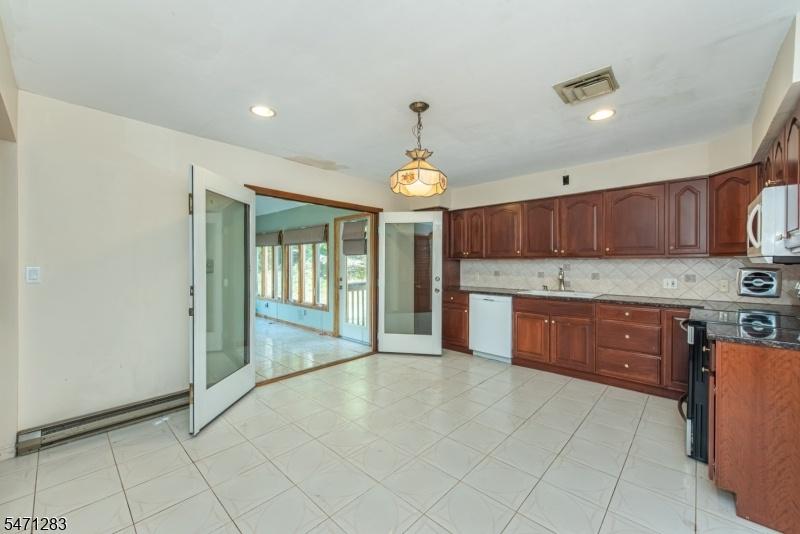 1ST FLOOR KITCHEN