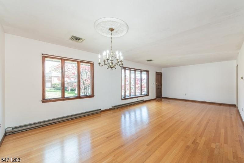 1ST FLOOR LIVING / DINING