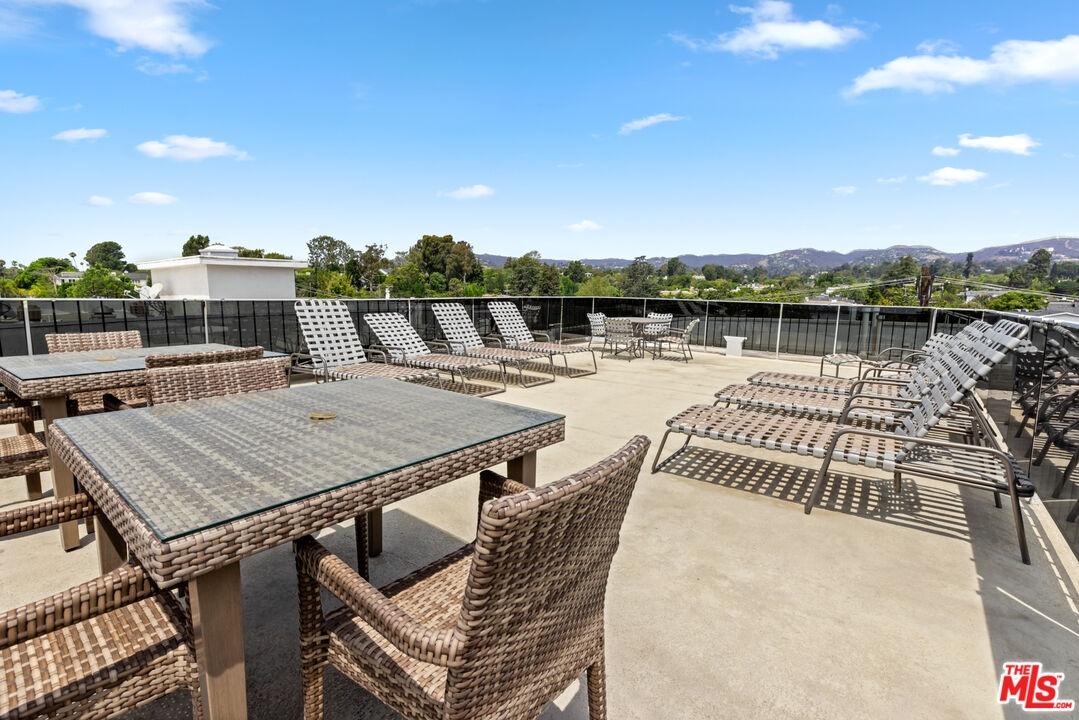Rooftop Sundeck
