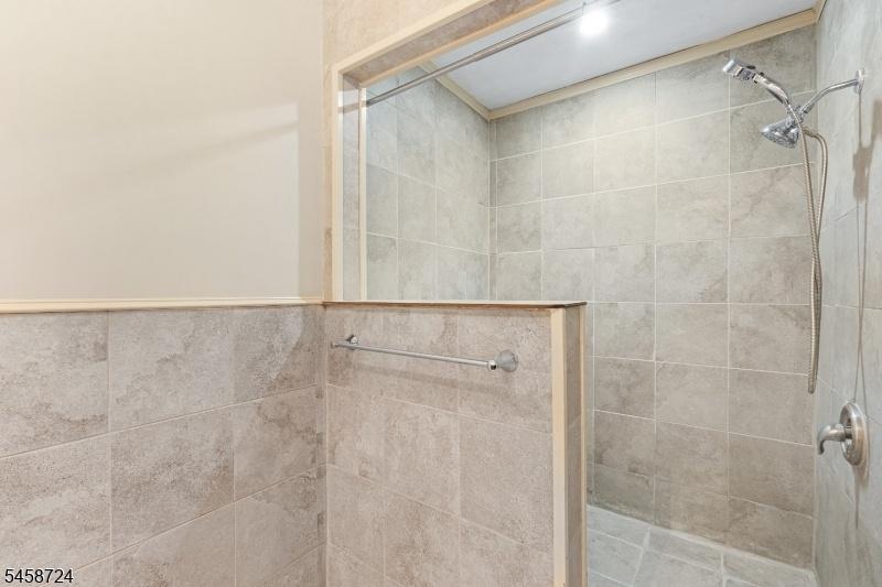 Stunning Walk in Shower