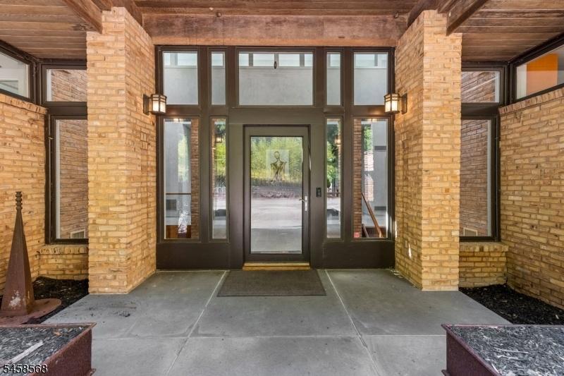 Entry w/Lots of Natural Light