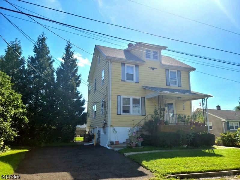 DESIRABLE WESTON LOCATION!