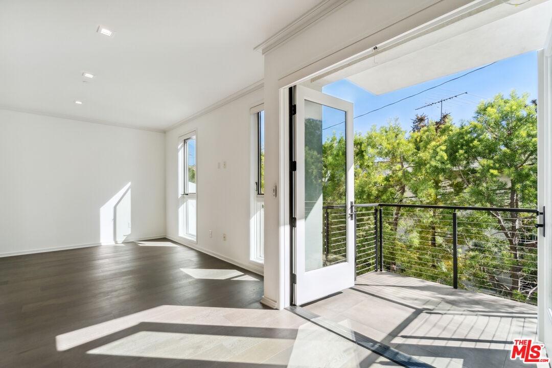 Living room with balcony acces