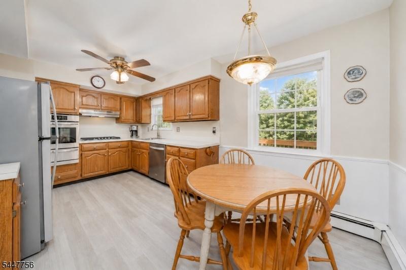 Eat-In Kitchen