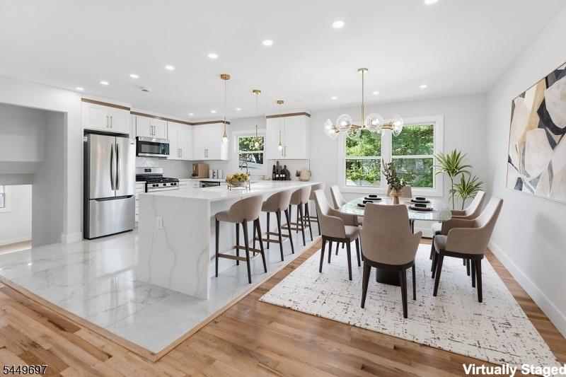 Kitchen / Dining -VS