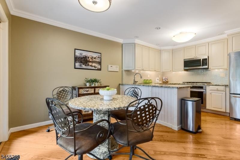 Eat in kitchen