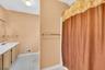 Main Bathroom w/Tub Shower
