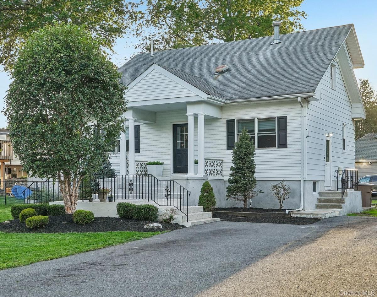 Colonial 4 Bedrooms