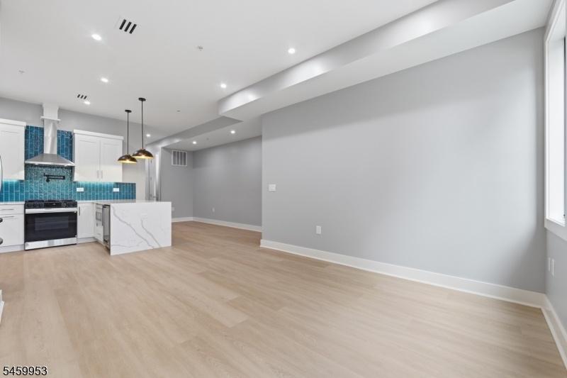 LR/kitchen