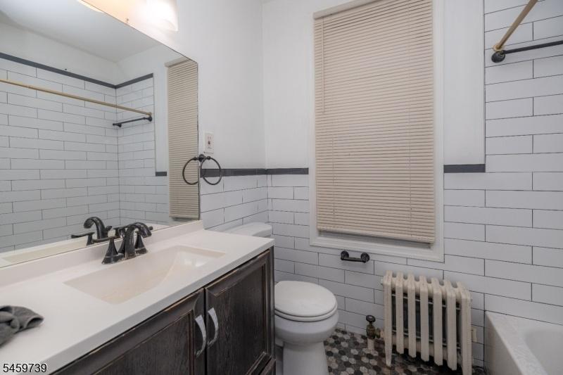 Bath 2 Apt. 2