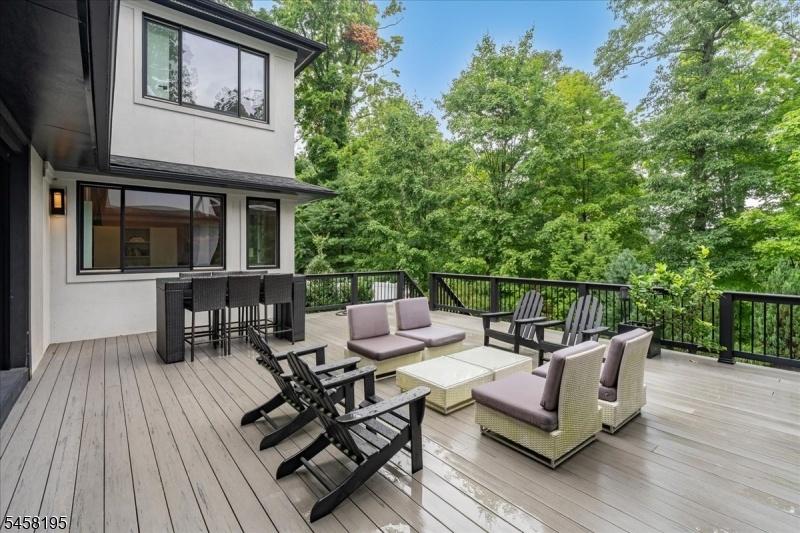 Outdoor Deck & Sitting Area