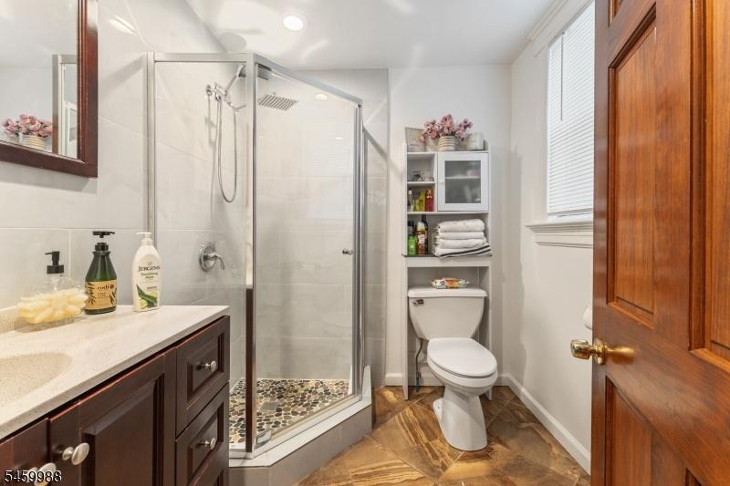 Bathroom Fl.1