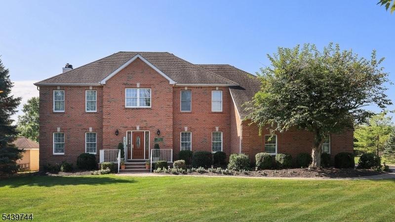Gorgeous Colonial!