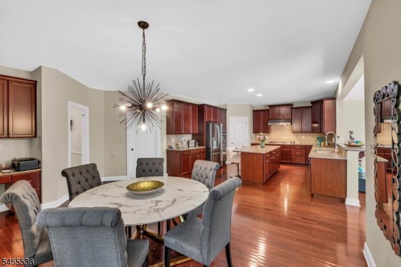 Large Eat in Kitchen