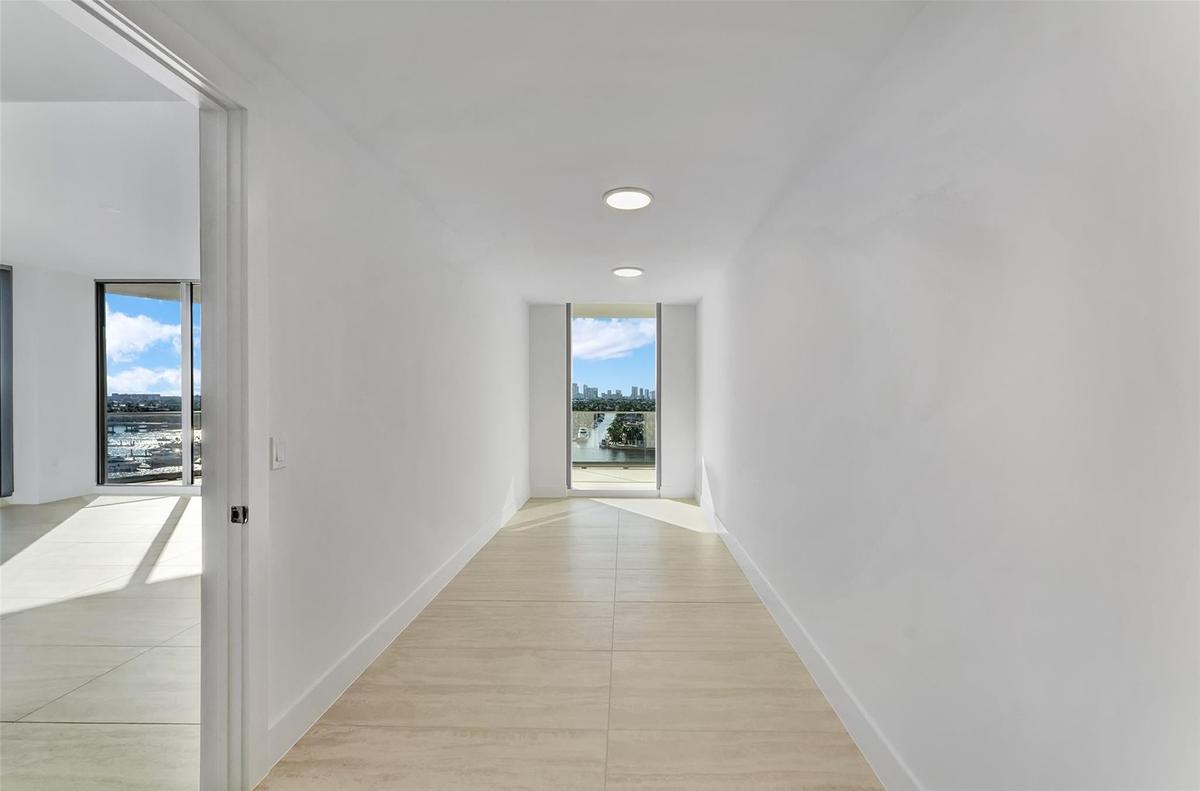 PRIMARY ROOM GRAND WALK-IN CLOSET