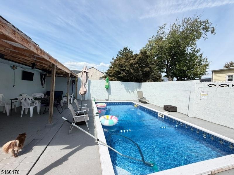 Swimming pool