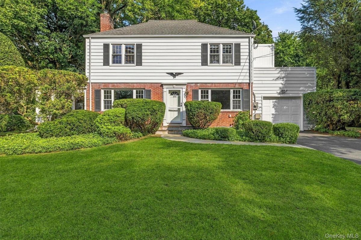 Welcome home to 999 Knollwood Road!
