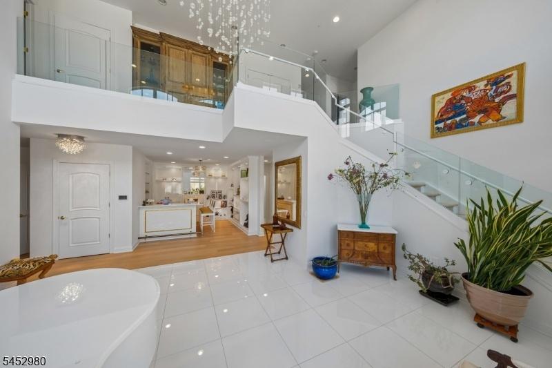 Grand 2-Story Entrance Hall